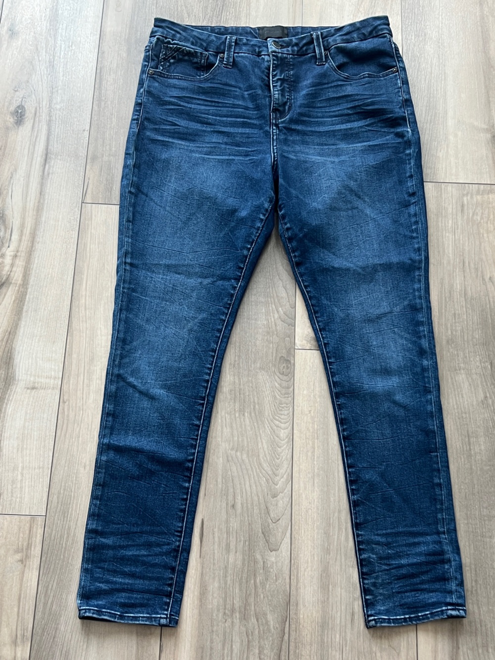 Buckle Dark Blue Women’s Curvy Skinny Jeans Sz 34